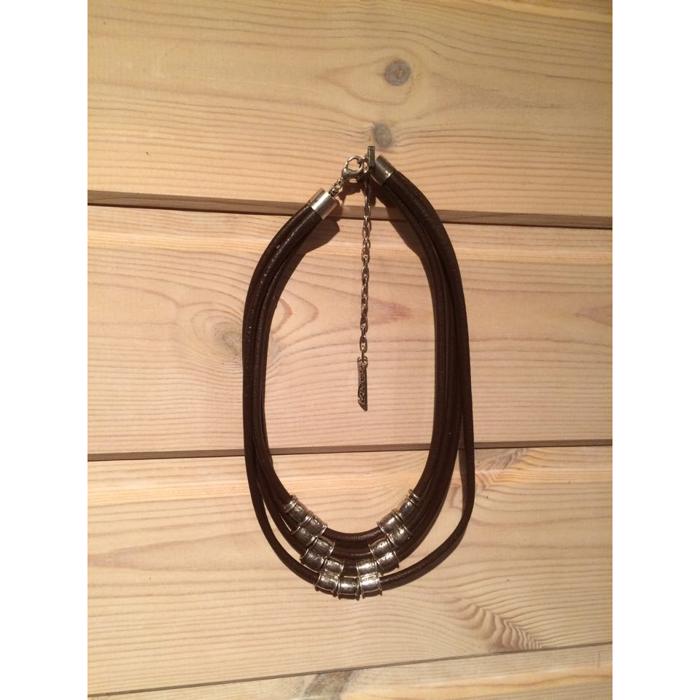 Barton Halskæde sort gummi med flot lås